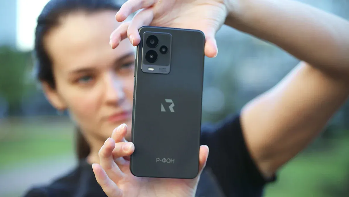 «Р-Фон»: началось производство российского антишпионского смартфона на ОС Rosa Mobile