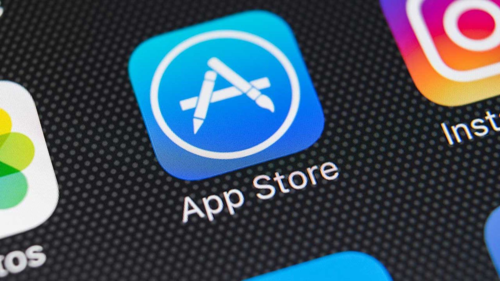 В коде бета-версии iOS 17.2 обнаружили упоминания о возможности установки приложений в обход App Store