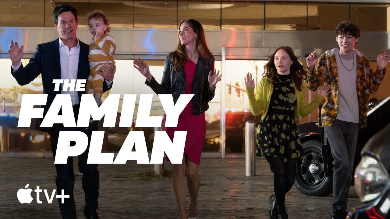 На Apple TV+ состоялся релиз комедийного боевика «Семейный план»
