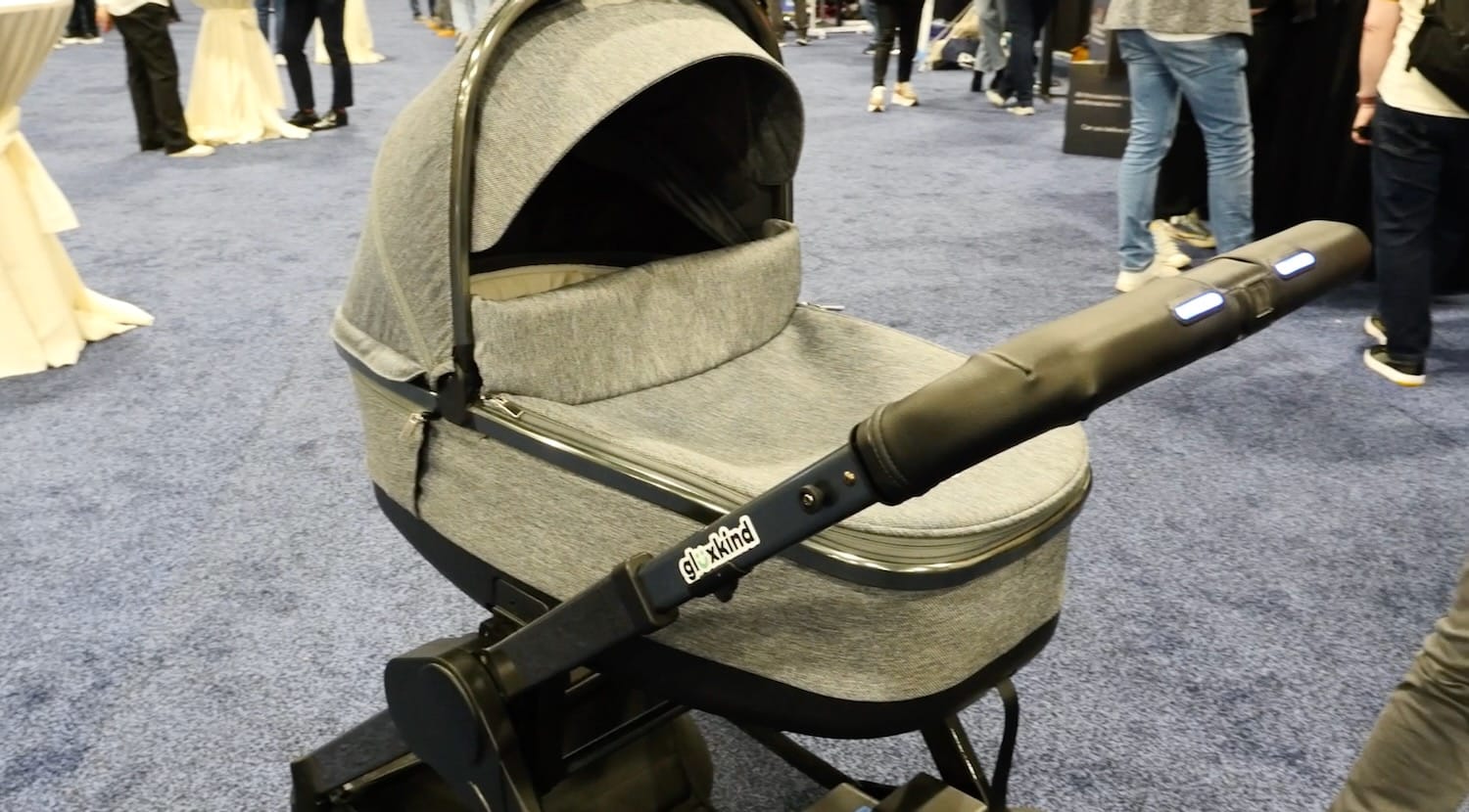 На CES 2024 была представлена коляска с ИИ, укачивающая ребёнка и защищающая его от киднеппинга