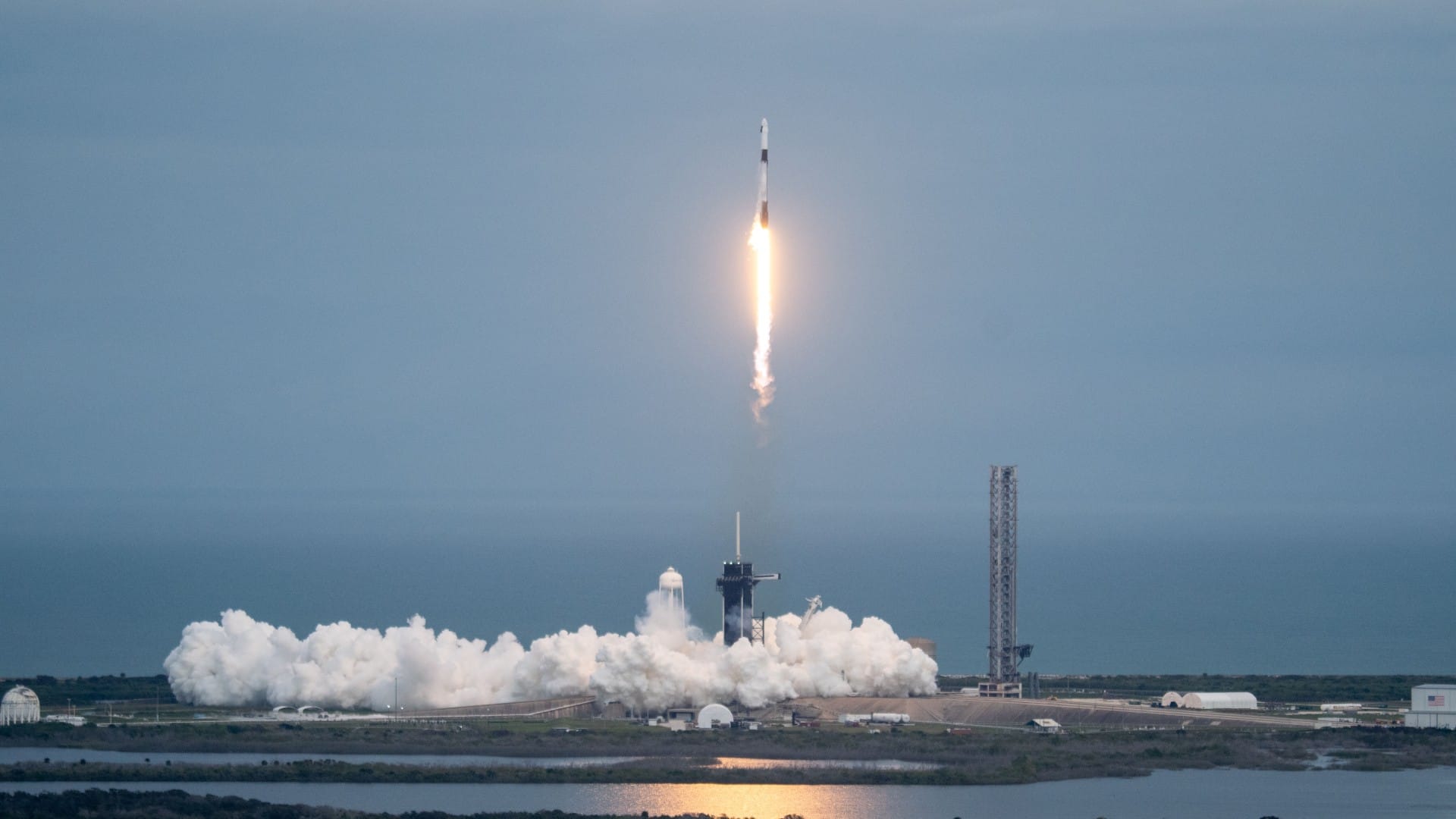 Частная компания Axiom Space использовала корабль SpaceX для отправки на МКС четырёх космонавтов
