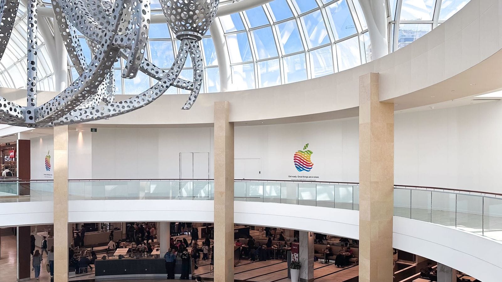 Apple анонсировала скорое открытие нового магазина в торговом центре Square One недалеко от Торонто