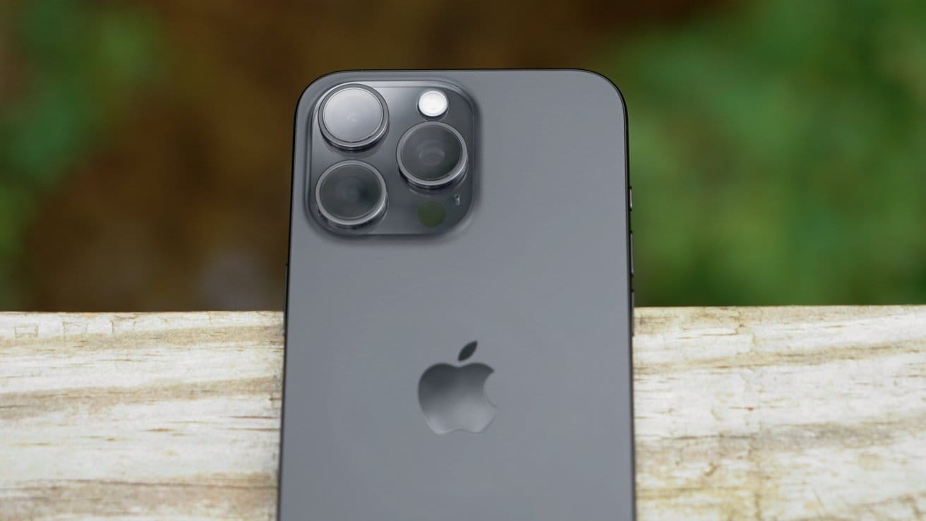 Слухи: новое покрытие камеры iPhone 16 Pro позволит уменьшить блики на объективе