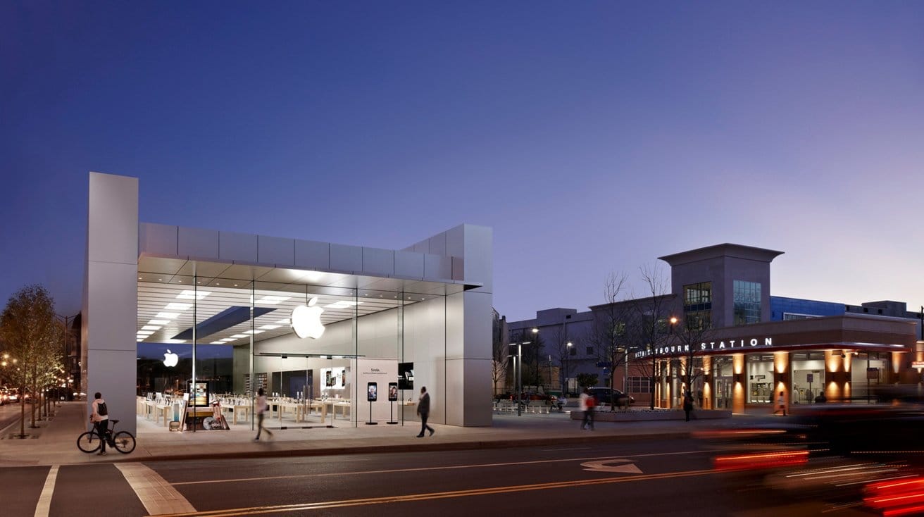 Протестующие в Чикаго помешали работе Apple Store из-за увольнения палестинского сотрудника