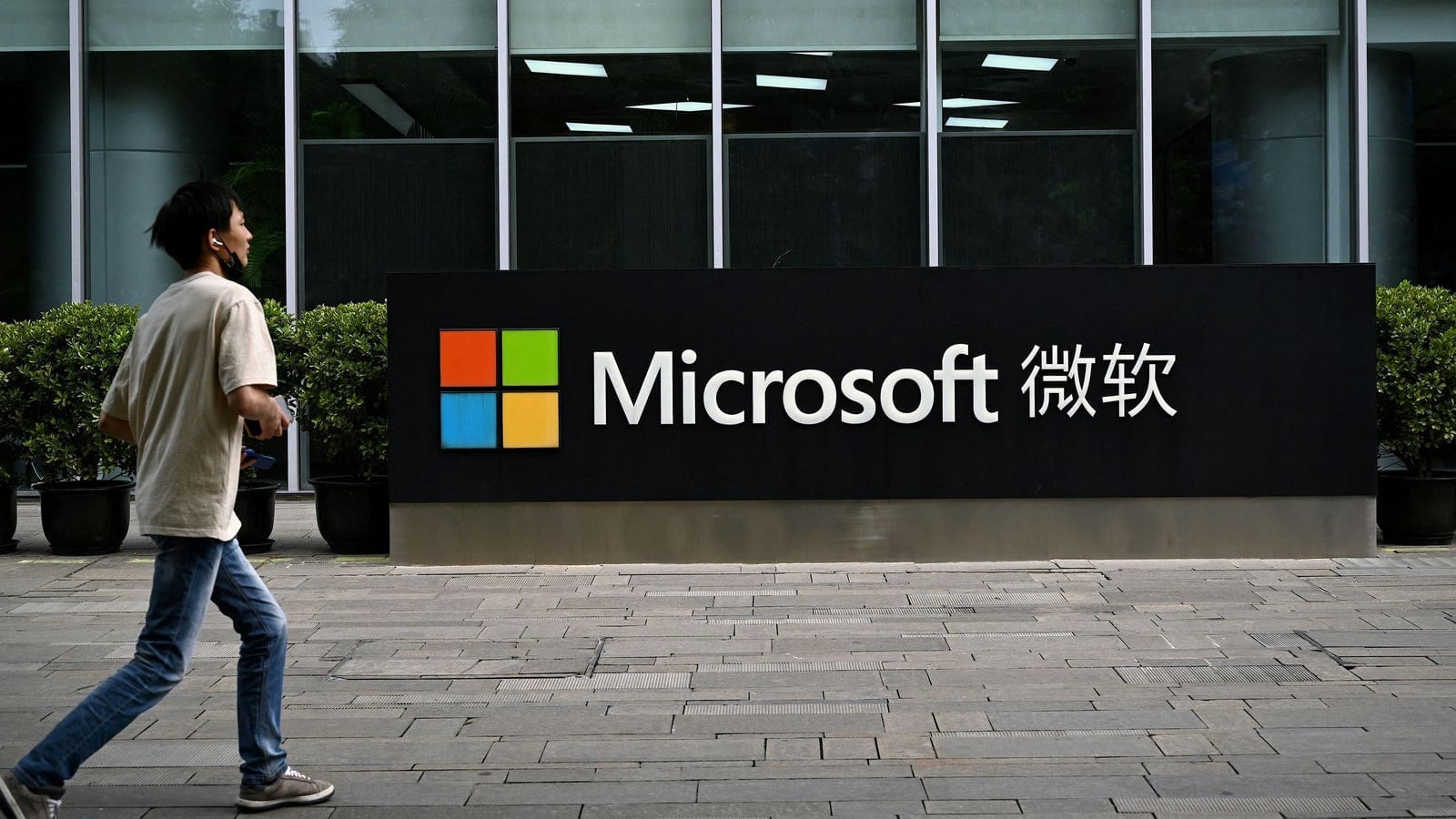 Microsoft предлагает сотрудникам китайских подразделений переехать из Китая