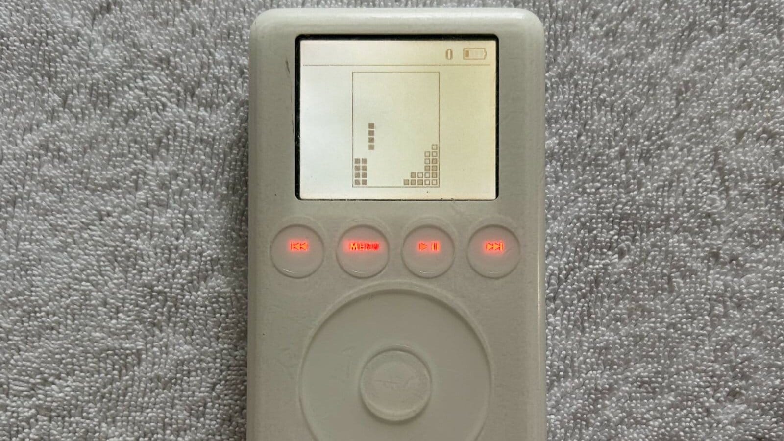 В сети показали прототип iPod с разработанным Apple клоном «Тетриса»