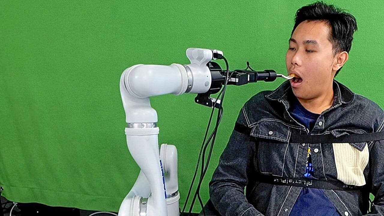 Исследователи создали роботизированную систему для кормления людей с ограниченными возможностями движения