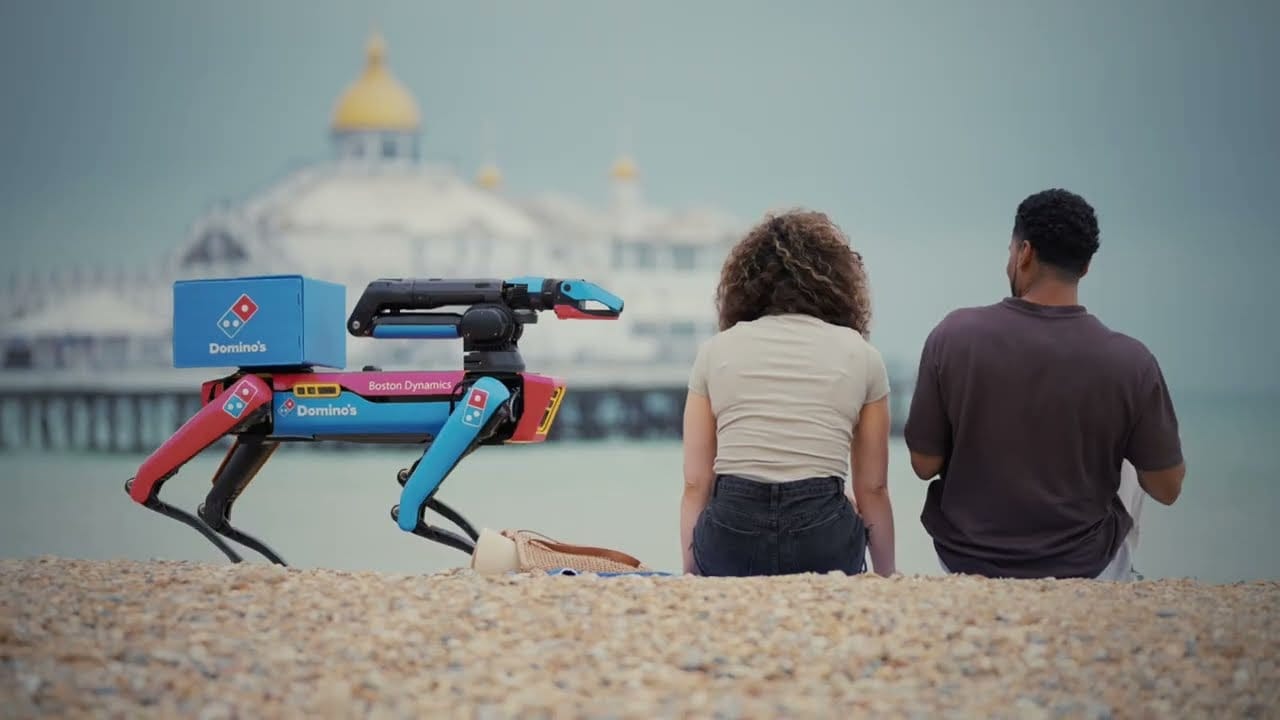 Domino’s запускает робопса Boston Dynamics для доставки пиццы и отпугивания чаек на пляжах