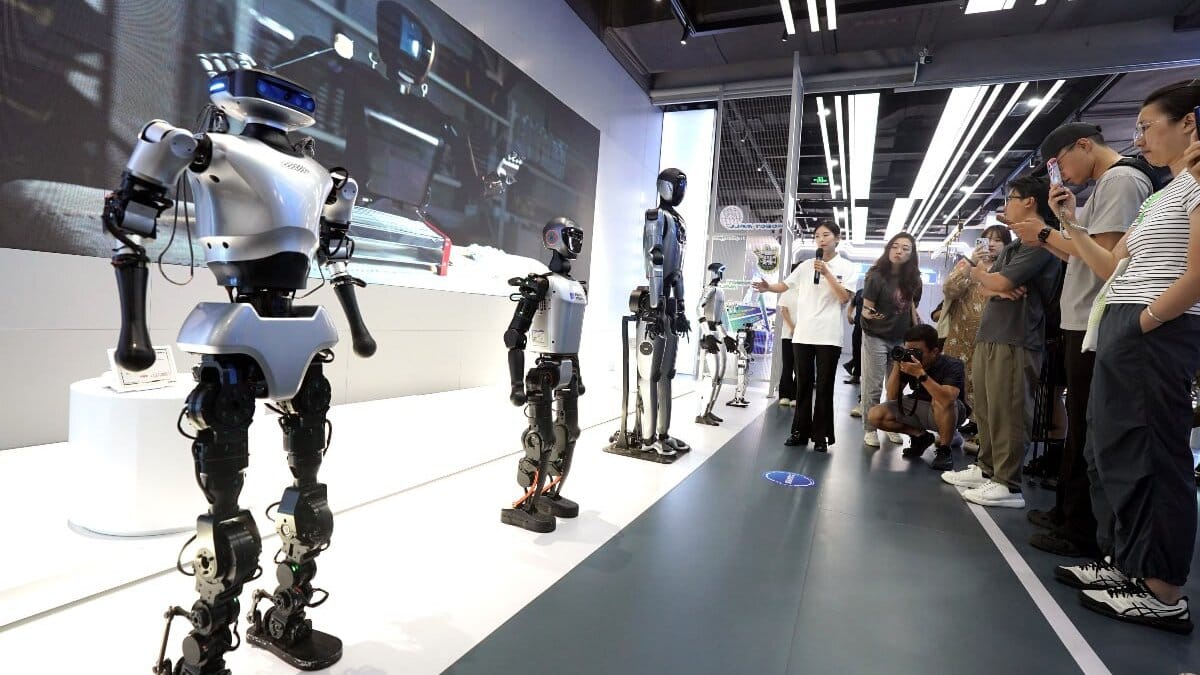 В Пекине открылся первый в мире 4S-центр гуманоидных роботов