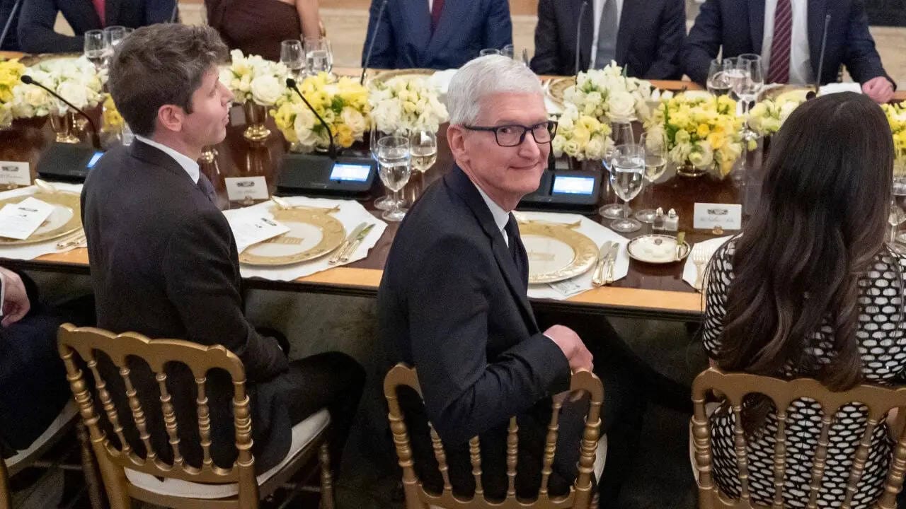 Тим Кук поблагодарил Трампа за «лидерство и фокус на инновациях»