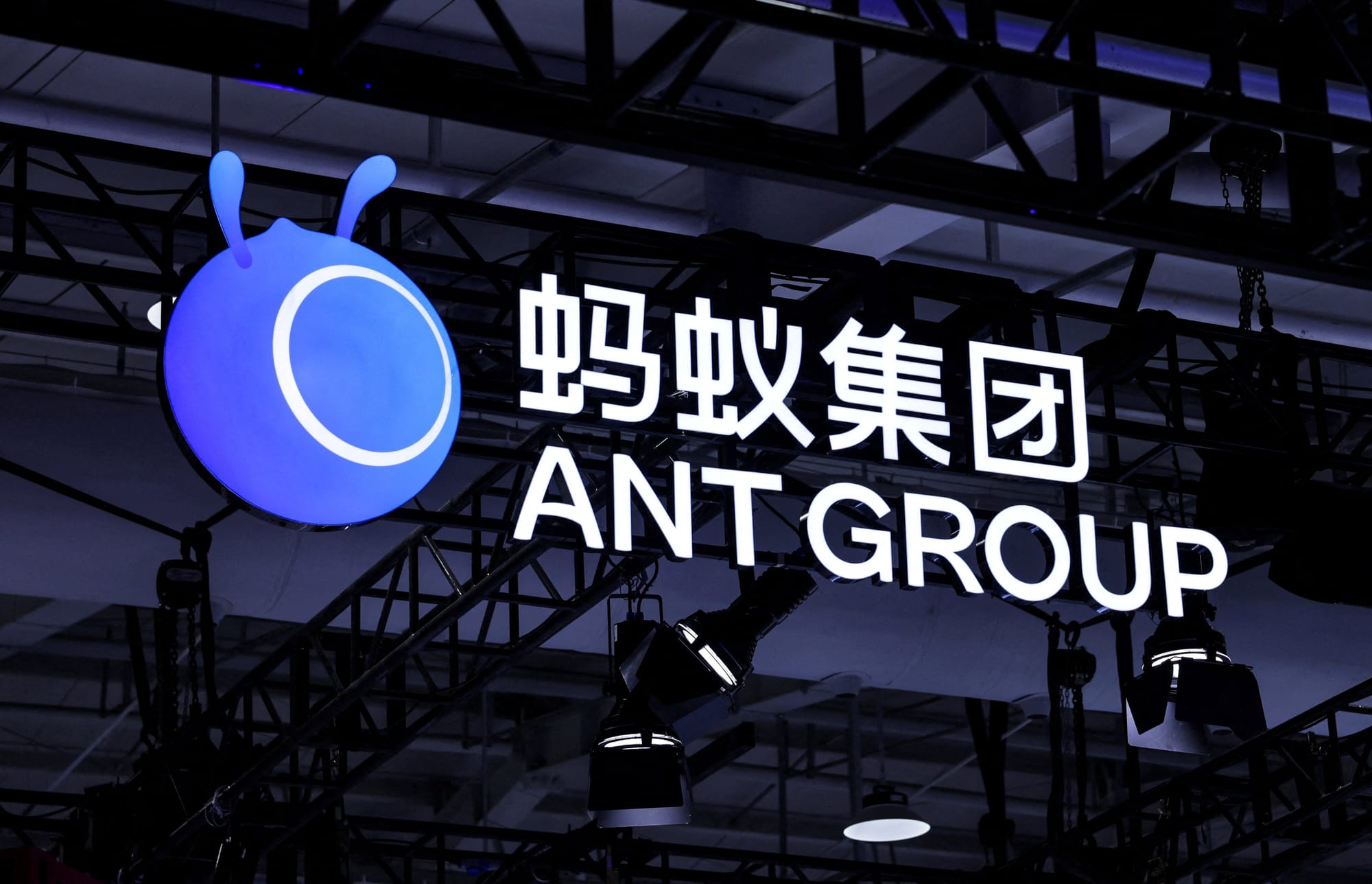 Вайб-кодинг захватывает Китай: ИИ-приложение LingGuang от Ant Group скачали миллион раз за 4 дня