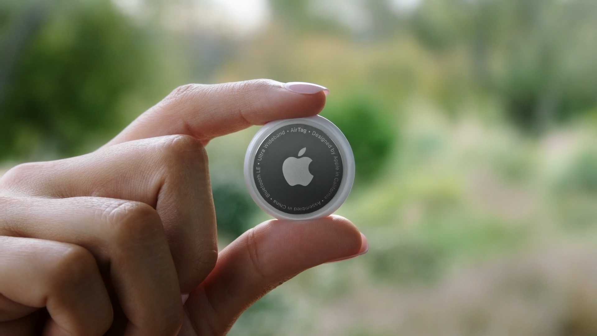 Apple представила новый AirTag и специальный браслет для Apple Watch