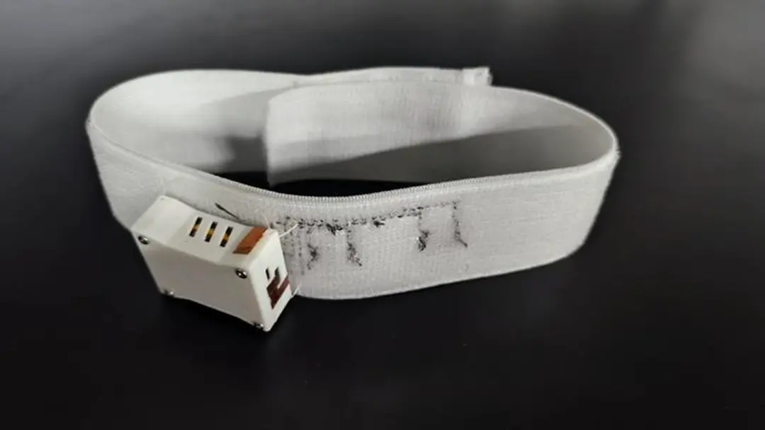 Инсульт – не приговор для речи: носимое устройство с ИИ вернёт голос без операций