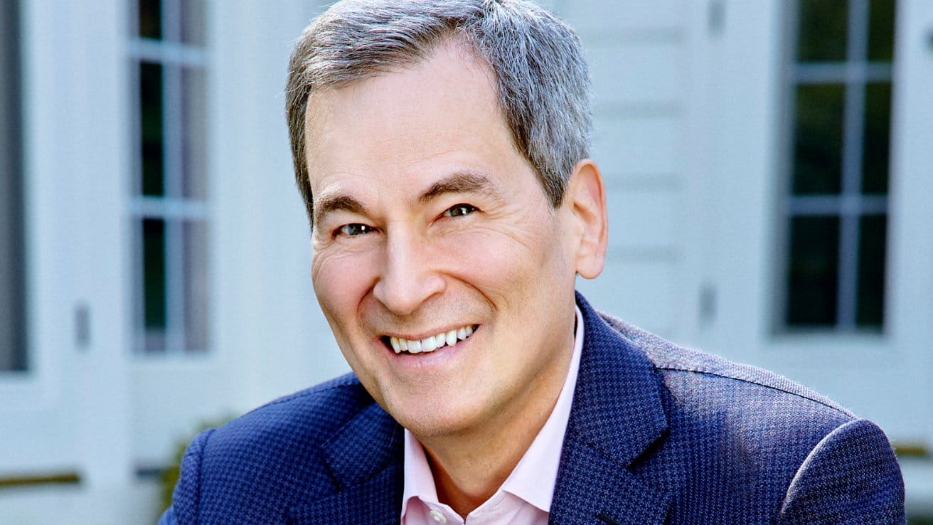 Почему Тим Кук отказался говорить о прошлом: Дэвид Поуг выпустил книгу к 50-летию Apple