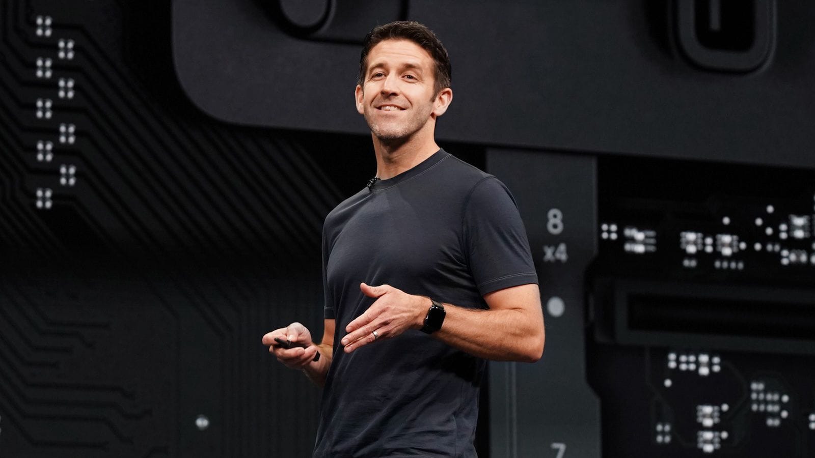 Возможный преемник Тима Кука: как Джон Тернус вернул качество устройствам Apple