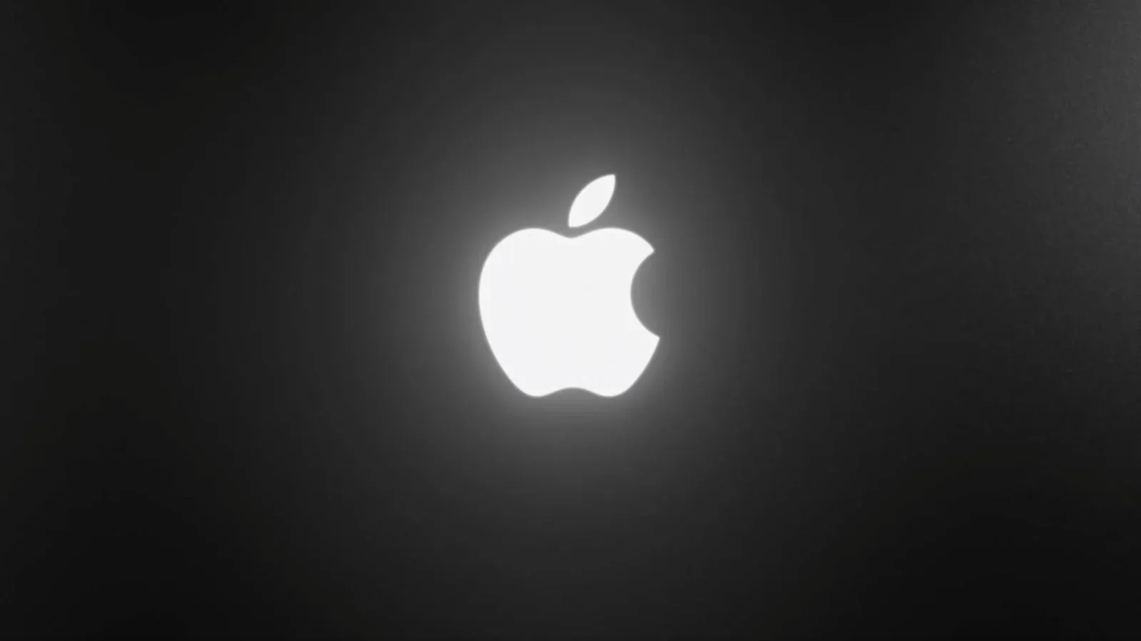 В MacBook Pro вернули светящийся логотип Apple