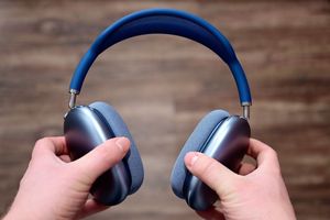 Apple пока не работает над вторыми AirPods Max, но планирует добавить новые расцветки