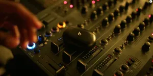 Beats Studio Buds засветились в клипе Родди Ричча «Late At Night»