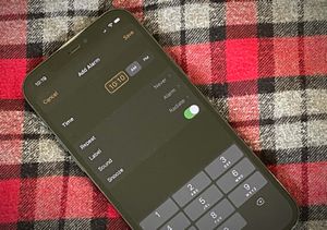 Apple вернула колесо прокрутки в приложение Будильник