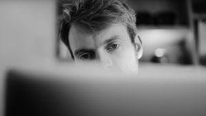 Apple представила два новых рекламных ролика из серии «Behind the Mac»