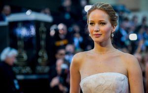 Apple борется с Netflix за права на фильм с Дженнифер Лоуренс в роли голливудского агента