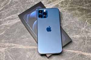 Мужчина из Сан-Франциско предъявил компании Apple иск на сумму $1 383,13 – точную стоимость его iPhone 12