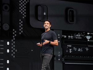 Apple объяснила отсутствие сенсорного экрана и Face ID в новых MacBook Pro