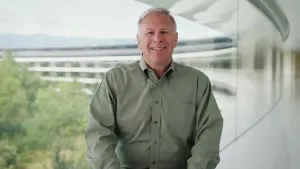 Фила Шиллера на короткое время восстановили в должности старшего вице-президента по маркетингу ввиду ошибки сайта Apple