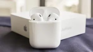 В сети появились изображения прототипа AirPods в прозрачном корпусе