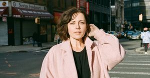 Дагмара Доминчик присоединится к Билли Крудапу в новом сериале Apple TV+