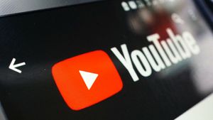 Google обновила приложение YouTube для iOS и Android — теперь интерфейс отображает ключевые элементы в полноэкранном режиме
