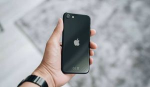 iPhone SE третьего поколения разобрали на видео