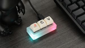 Цирк! Самая бессмысленная в мире клавиатура обзавелась второй версией