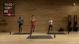 В iOS 16 можно отслеживать активность без Apple Watch в приложении «Фитнес»