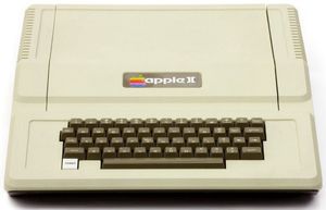 Этот день в истории Apple: выход в продажу революционного Apple II ознаменовал новую эпоху компании