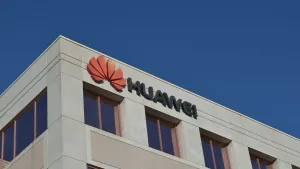 Huawei начала закрывать магазины в России