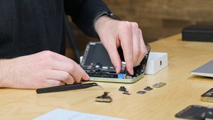 Apple разрешит клиентам забирать технику в ожидании запчастей из-за проблем с поставками