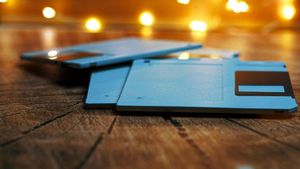 Спустя 24 года после выхода оригинального iMac спрос на дискеты по-прежнему велик