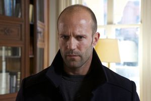 В России вышел дипфейк-сериал «ПМЖейсон» о приключениях Джейсона Стэйтема, Киану Ривза и Марго Робби в русской деревне