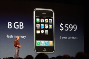 Нераспечатанный iPhone 2007 года продали на аукционе за $39 000