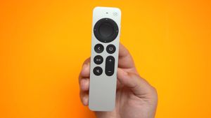 В комплекте с новой Apple TV 4K больше не идёт зарядный кабель для Siri Remote