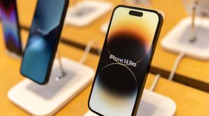 Foxconn предлагает дополнительные $1800 работникам, которые останутся на заводе по сборке iPhone