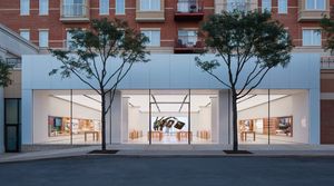 Во время вооруженного ограбления магазина Apple в Кларендоне мужчина украл три компьютера Mac