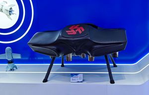 Китай запланировал первый полёт человека на скейтборде с реактивным двигателем