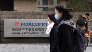 Foxconn в четыре раза увеличил премии для рабочих, занятых на китайском заводе, пострадавшем от COVID