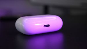 Инженер добавил функциональный порт USB-C к AirPods Pro