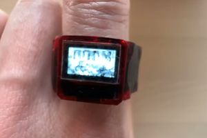 Классический DOOM запустили на кольце для пальца