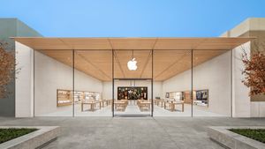 Грабители прорубили стену и украли технику на сумму 500 000 долларов из Apple Store