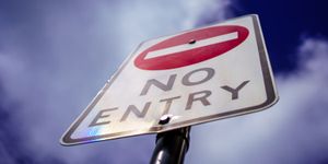 Apple запретила 22 конкурирующим брендам появляться рядом со своим первым магазином в Индии