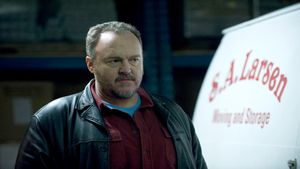 Актёр Брент Секстон подал в суд на Apple из-за необходимости вакцинации от COVID